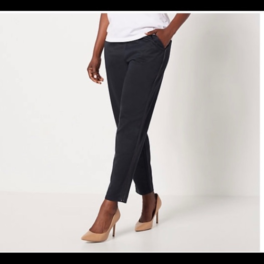 NWOT G.I.L.I. Tapered Joggers with Side Detail